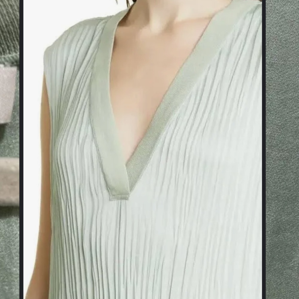 NWT $295 Vince Sleeveless Double V - neck blouse Top crushed Green large - Picture 3 of 12